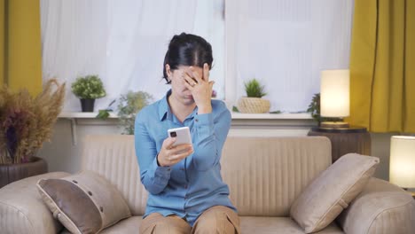 Young-woman-getting-breakup-texting-gets-upset.